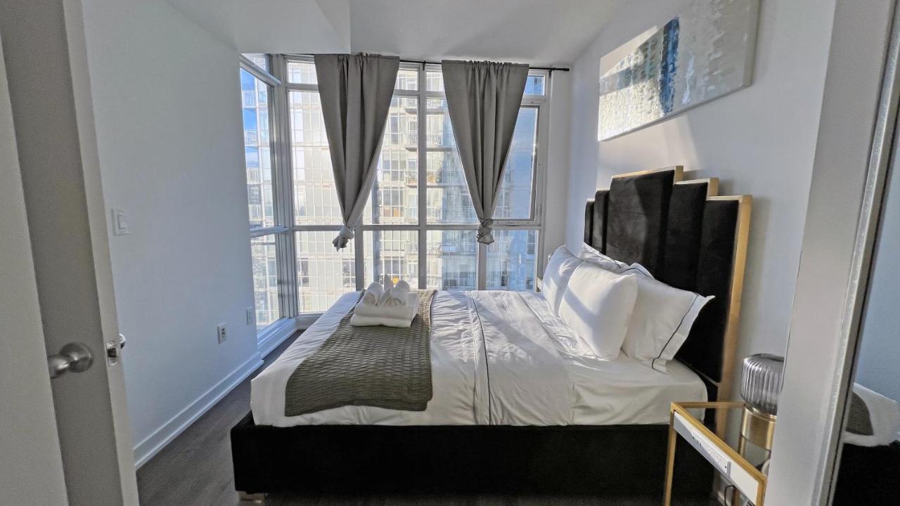 Stunning Luxurious Lakeview Condo By Cn Tower Toronto Eksteriør billede